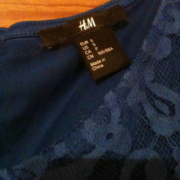 Blue Lace Cocktail H&M Dress is being swapped online for free