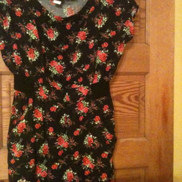 Black & Red Rose Print Dress is being swapped online for free