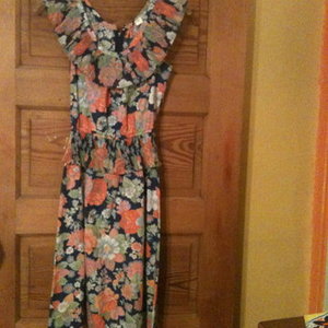 Floral Print Maxi Dress w/ Ruffle Print is being swapped online for free