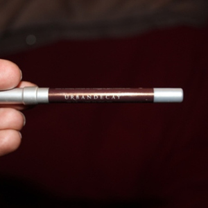 urban decay brown eyeliner is being swapped online for free
