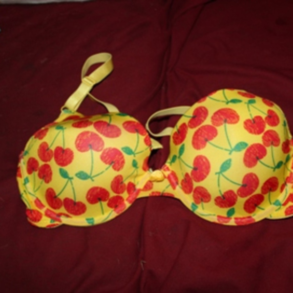 yellow cherry bra sz38d is being swapped online for free