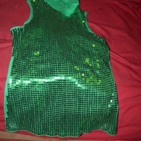 green glittey tank sz xl is being swapped online for free