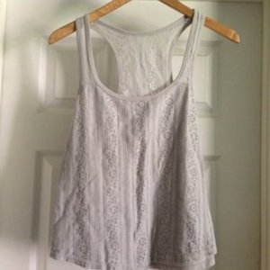 Hollister tank size M is being swapped online for free