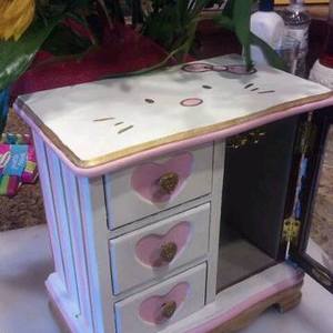 Hello Kitty Hand painted Jewelry Box is being swapped online for free