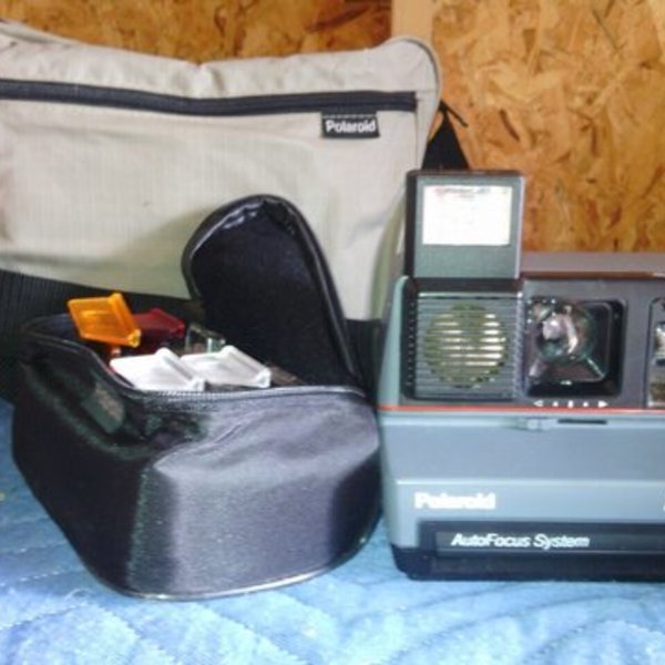 Vintage Polaroid camera with Case and Accessories is being swapped online for free