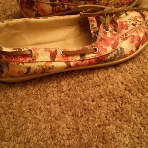 pacsun floral boat shoes is being swapped online for free