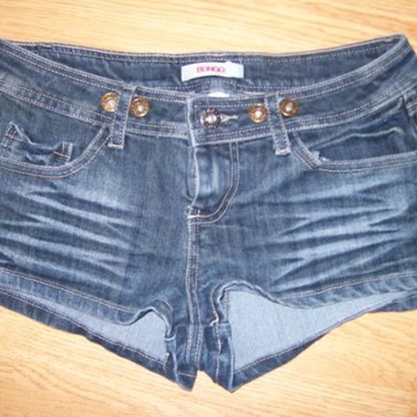 Bongo Jean Shorts 9 is being swapped online for free