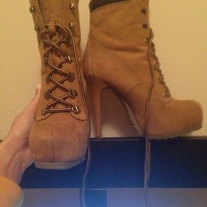 Army Boots is being swapped online for free