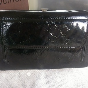 Zebra Flower Wallet is being swapped online for free