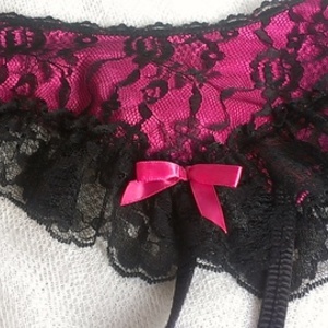 Lacy Garter Belt is being swapped online for free