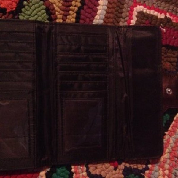 NWOT wallet is being swapped online for free