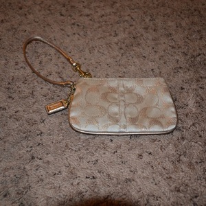 Authentic Coach wristlet is being swapped online for free