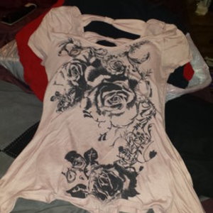 Floral shirt with cute back opening is being swapped online for free