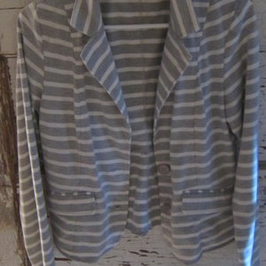 Gray and White Blazer is being swapped online for free