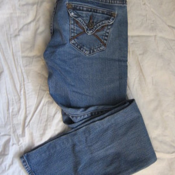 Delia's Reese jeans 1/2s is being swapped online for free