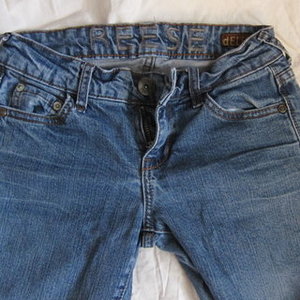 Delia's Reese jeans 1/2s is being swapped online for free