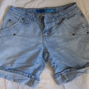 Delias shorts 3/4 is being swapped online for free