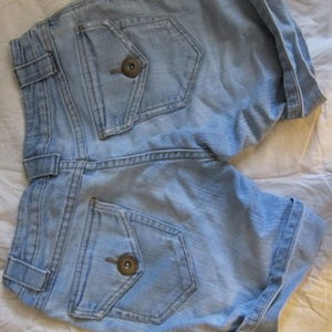 Delias shorts 3/4 is being swapped online for free