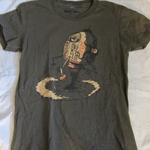 Threadless alien "Hitchhiker" tee S is being swapped online for free