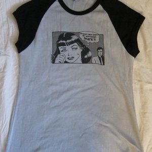 "Why can't my boyfriend skate?!" tee XS is being swapped online for free