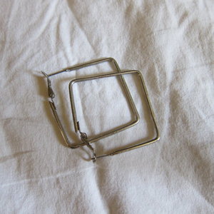 Square silver "hoop" earrings is being swapped online for free
