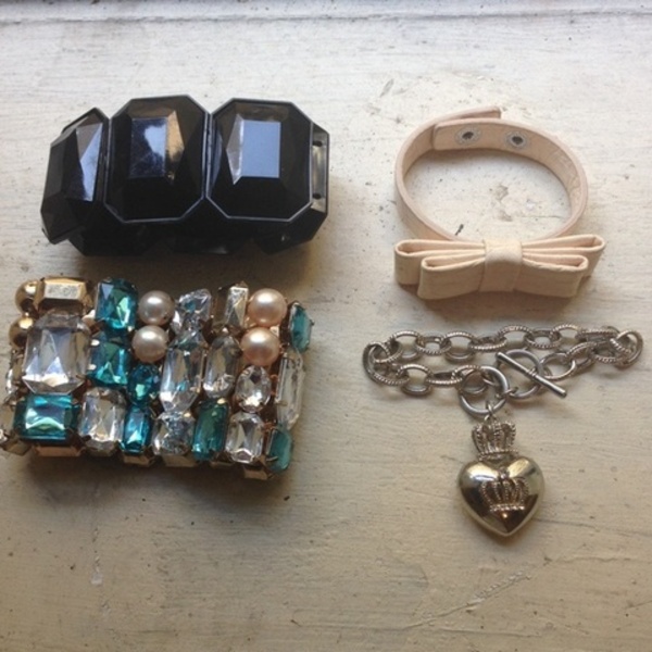 Jewelry Lot is being swapped online for free