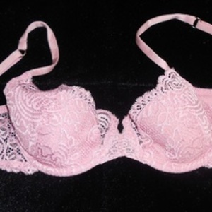Victoria's Secret lace bra 34C is being swapped online for free
