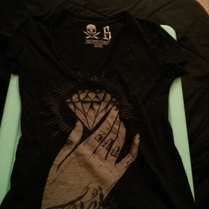 fatal diamond tshirt is being swapped online for free