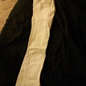 White Jeans is being swapped online for free