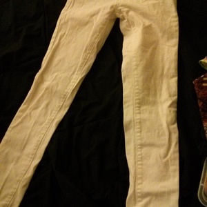 White Jeans is being swapped online for free