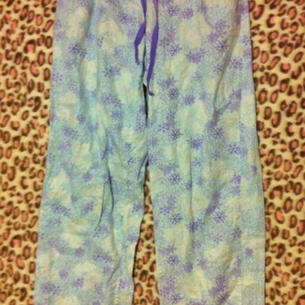 Victoria's Secret Pastel Blue Snowflake Pj Pants is being swapped online for free