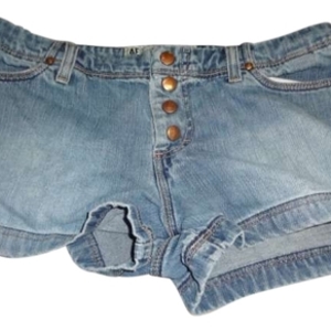 American Eagle shorts 6 is being swapped online for free