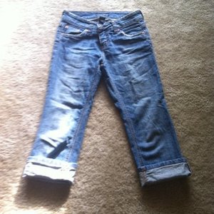 Refuge jean capris is being swapped online for free