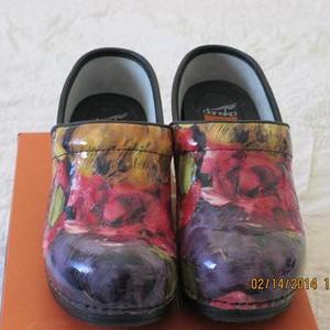 Dansko Clogs - New is being swapped online for free