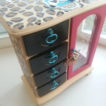 Betsey Johnson inspired jewelry box is being swapped online for free