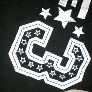 Black 3 tshirt is being swapped online for free