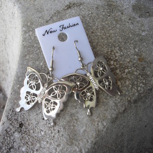 butterfly earrings 2 is being swapped online for free