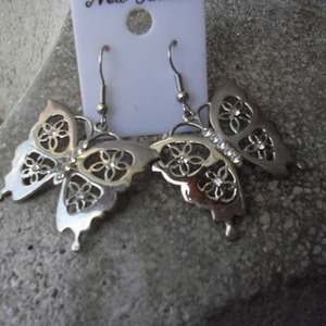 butterfly earrings 2 is being swapped online for free