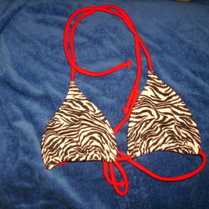zebra bikini top is being swapped online for free