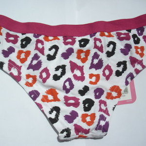 colorful leopard underwear is being swapped online for free