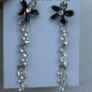 flowers and crystals earrings is being swapped online for free