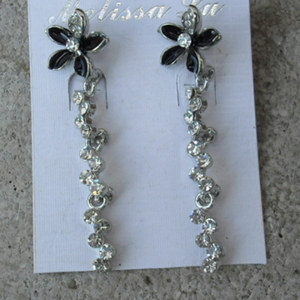 flowers and crystals earrings is being swapped online for free