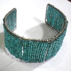 bracelet is being swapped online for free