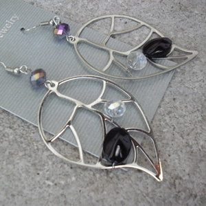 leaves earrings is being swapped online for free
