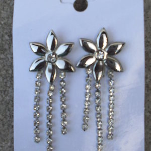 flowers and crystals earrings 2 is being swapped online for free