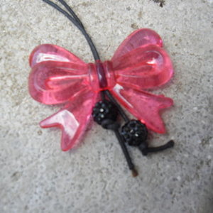 bow necklace is being swapped online for free