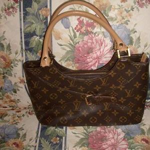 Louis Vuitton Buckle Bag is being swapped online for free