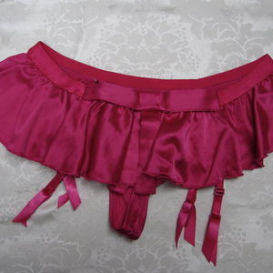 Victoria's Secret Garter Belt XS Pink is being swapped online for free