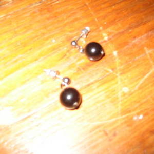 Black Earrings is being swapped online for free
