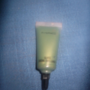MAC GlossCreamBrillance Chartr is being swapped online for free